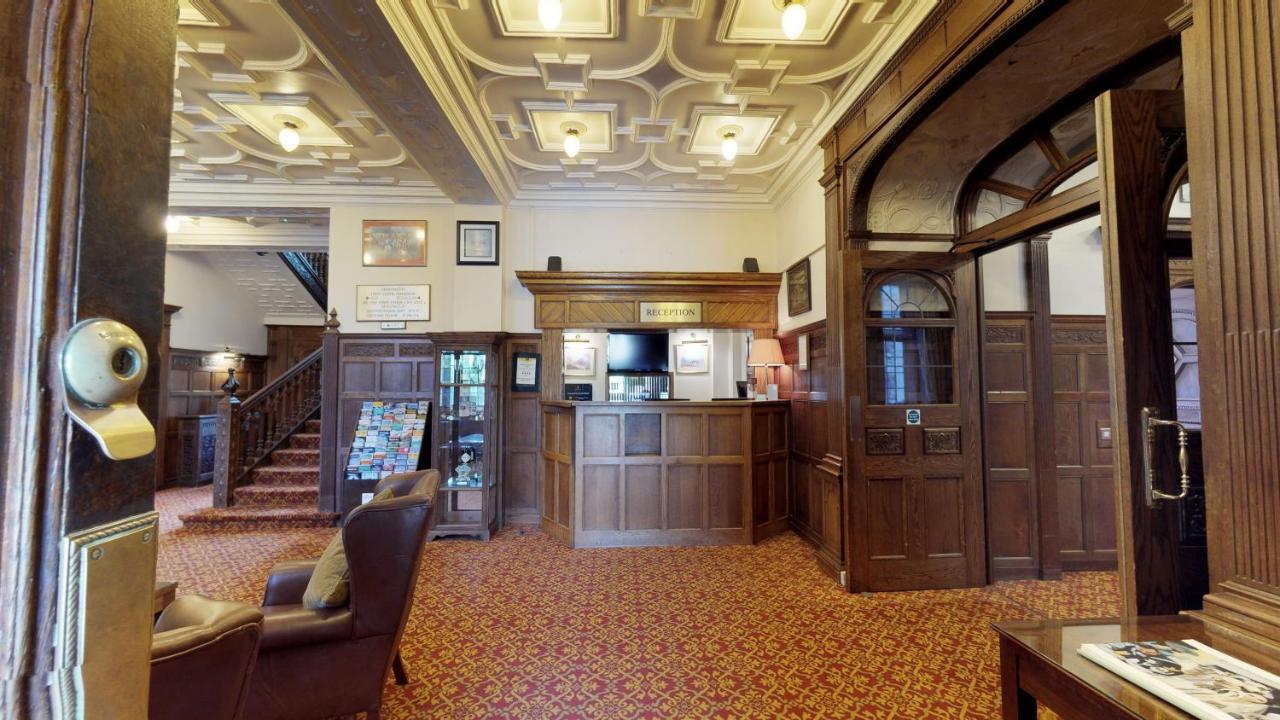 Macdonald Elmers Court 4* Lymington